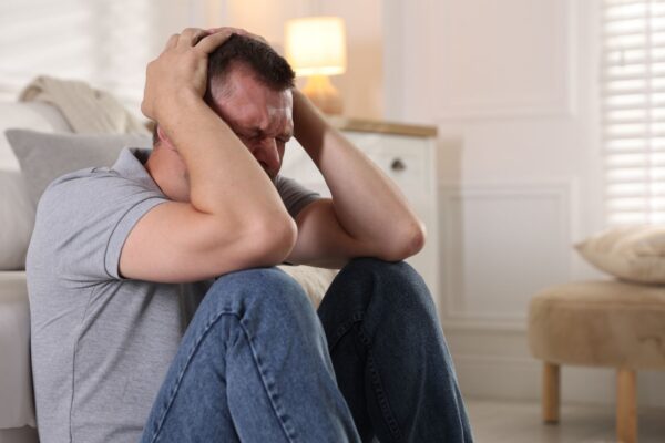 Pressão por desempenho eleva risco de ansiedade e depressão. (Foto: Africa Images Canva)