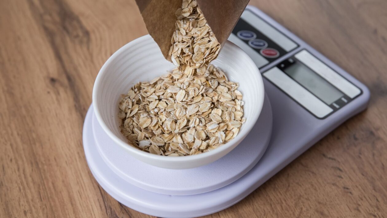 Aveia por 2 dias reduz colesterol LDL em estudo clínico. (Foto: Victoria Vakulyuk via Canva)