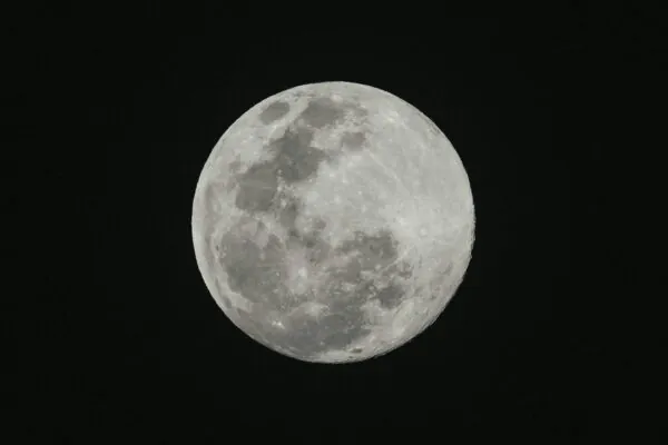 Rochas da Apollo revelam picos raros de magnetismo (Imagem: Pexels via Canva)