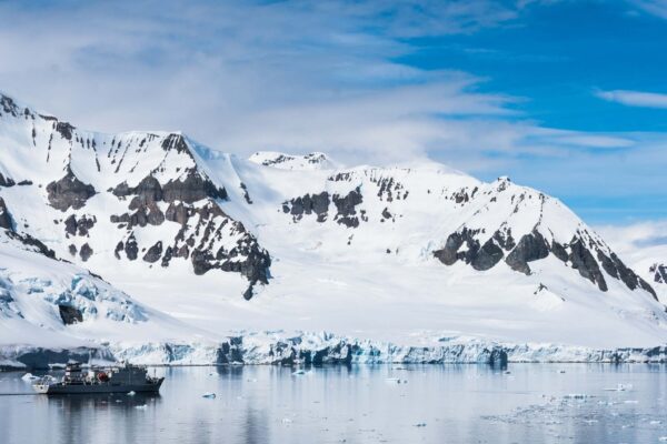Antártida pode enfrentar mudanças irreversíveis até 2100 (Imagem: Getty Images via Canva)