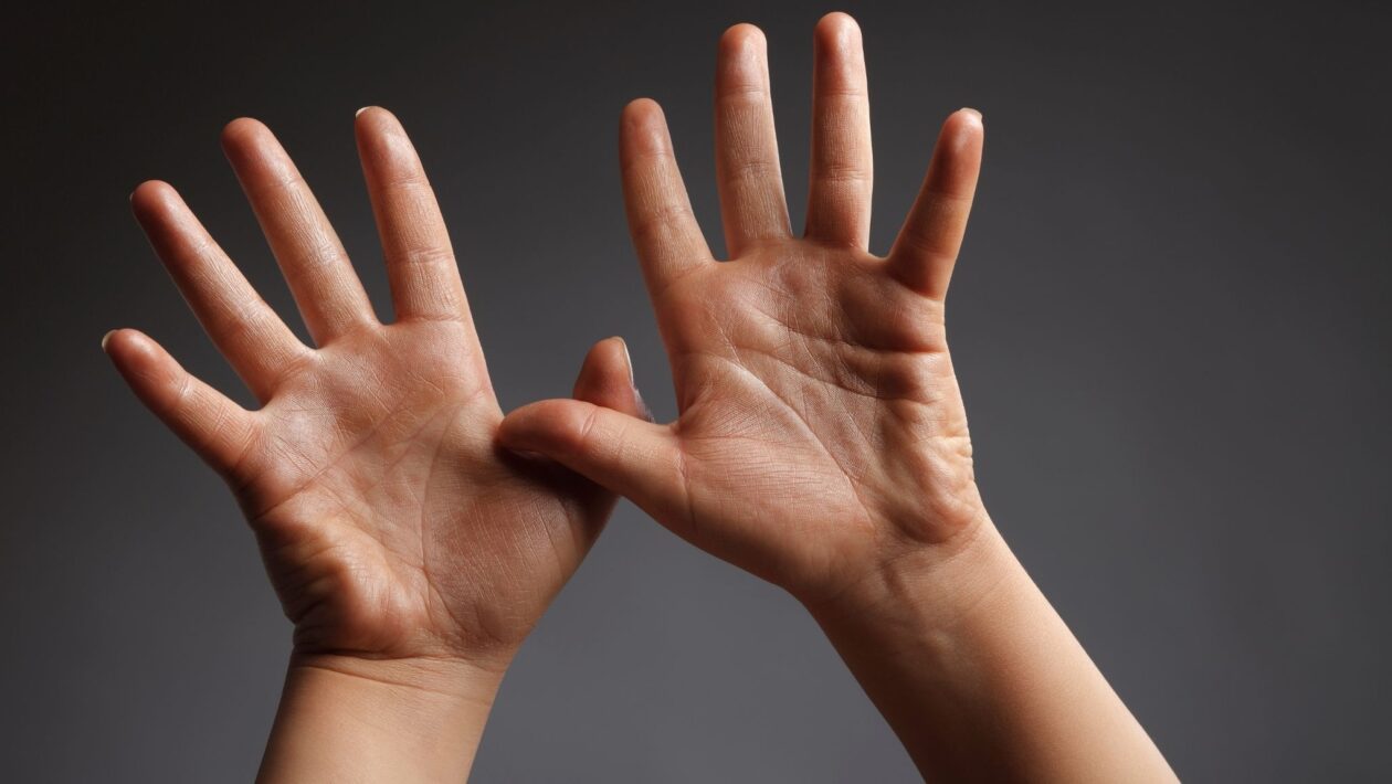 Seus dedos podem revelar como o cérebro humano evoluiu (Imagem: Getty Images via Canva)