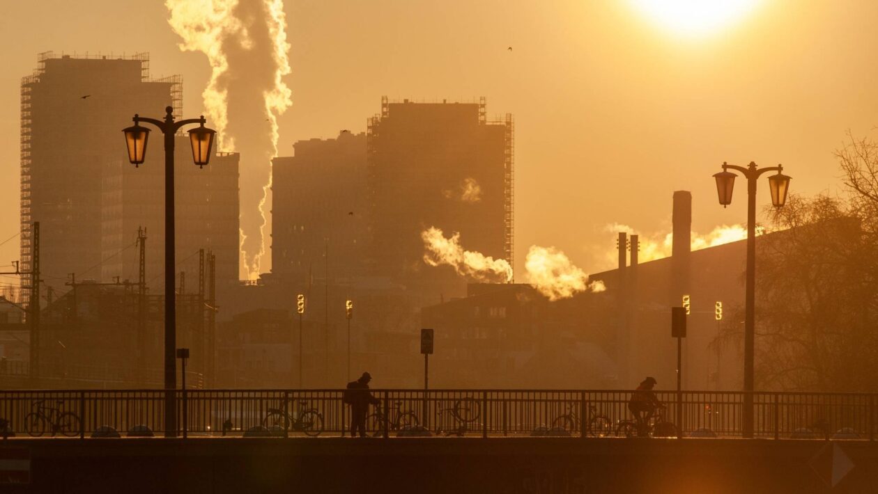Luz solar pode eliminar os “químicos eternos” (Imagem: Pixabay via Canva)