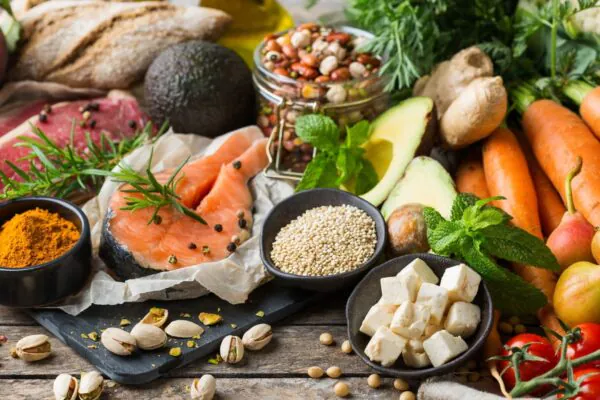 Dieta aparece como fator protetor ao longo dos anos. (Foto: Getty Images via Canva)