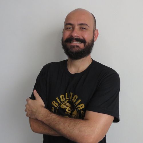 Leandro Sinis, biólogo e professor é editor e divulgador científico no site Fala Ciência.