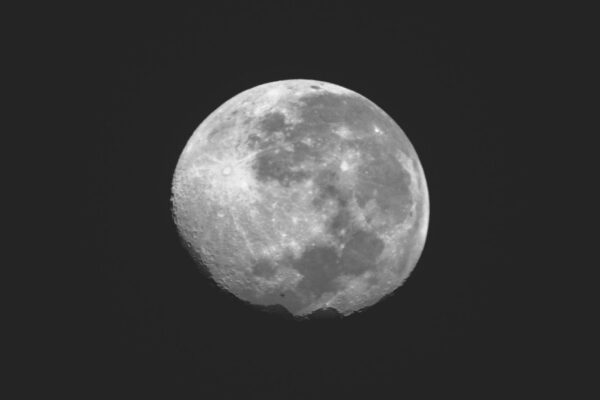 Lua hoje está minguante e se aproxima de um novo ciclo lunar (Imagem: Pexels via Canva)