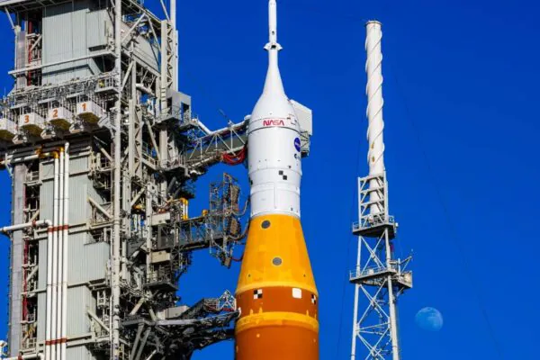 Artemis II enfrenta atraso após problema no foguete (Imagem: NASA/Sam Lott)