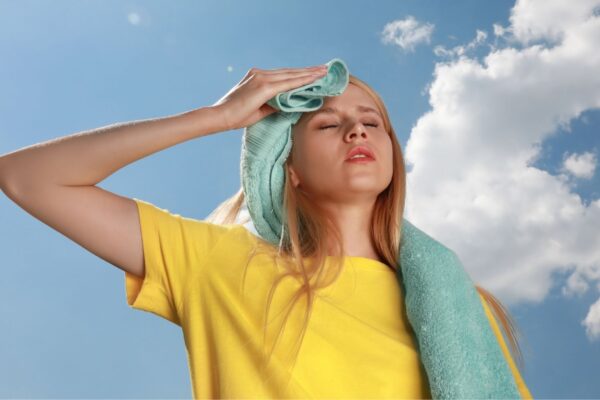 Calor extremo pode desencadear insolação rapidamente. (Foto: Africa Images Canva)