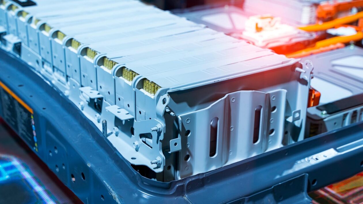 Pequena camada invisível pode turbinar baterias (Imagem: Getty Images via Canva)