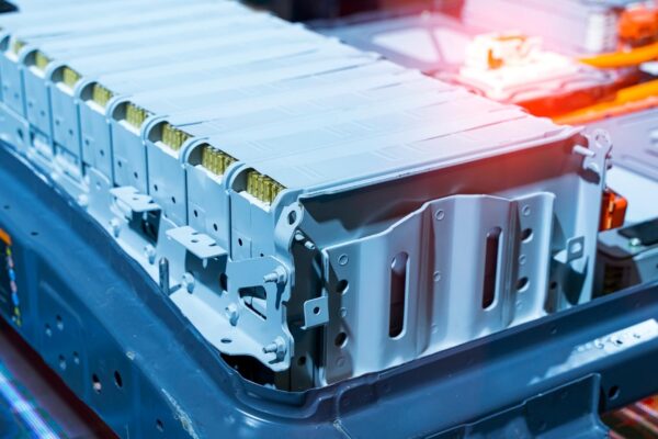 Pequena camada invisível pode turbinar baterias (Imagem: Getty Images via Canva)