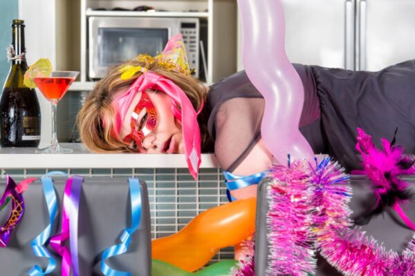 Cérebro e fígado continuam trabalhando após o álcool. (Foto: Getty Images via Canva)