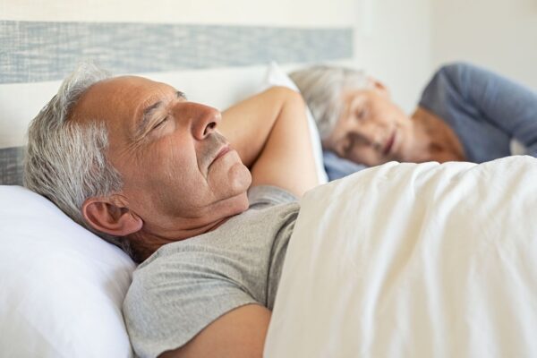 Noites mais frescas reduzem estresse cardíaco. (Foto: Rido via Canva)