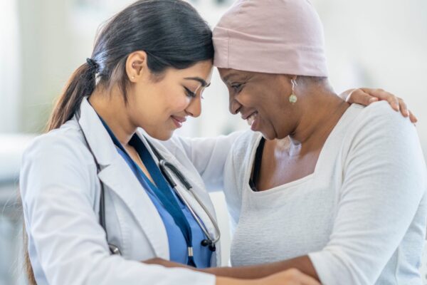 Mudanças de hábitos podem reduzir milhões de casos de câncer. (Foto: Getty Images via Canva)