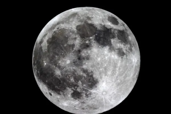 Terremotos lunares podem impactar futuras missões espaciais (Imagem: Getty Images via Canva)