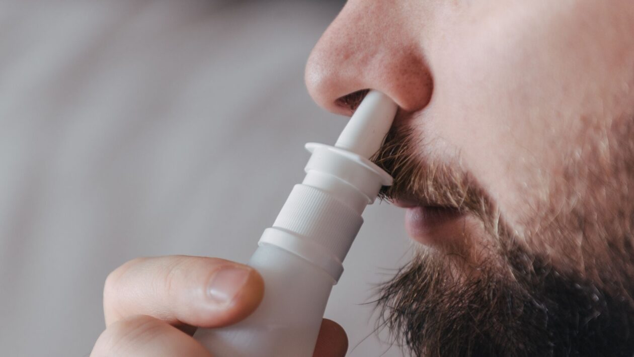 Spray nasal pode proteger contra vários vírus. (Foto: Jacqueline Caballero via Canva)