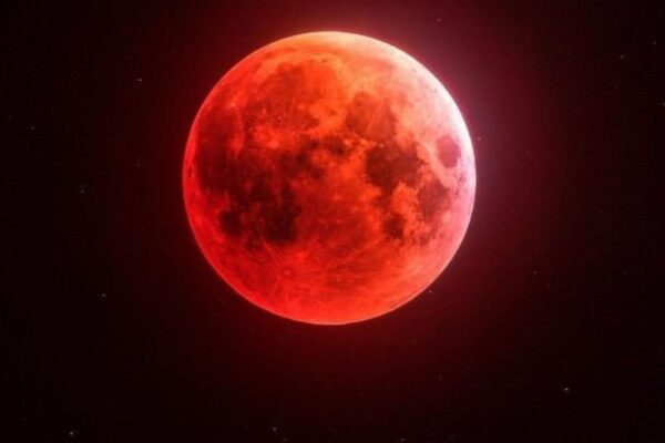 Lua de Sangue marca o eclipse lunar de 3 de março. (Imagem: Reprodução/ X)