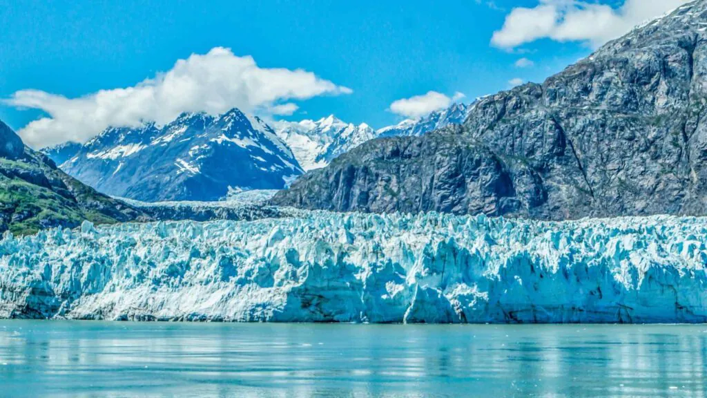 Degelo no Ártico avança e reduz proteção natural do litoral do Alasca (Imagem: Getty Images via Canva)