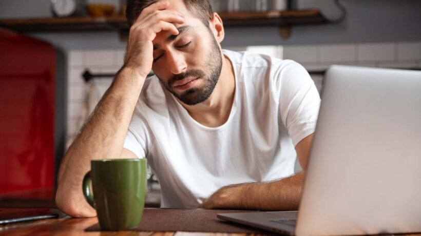 Uso excessivo de IA pode causar fadiga mental e reduzir sua produtividade (Imagem: Dean Drobot via Canva)