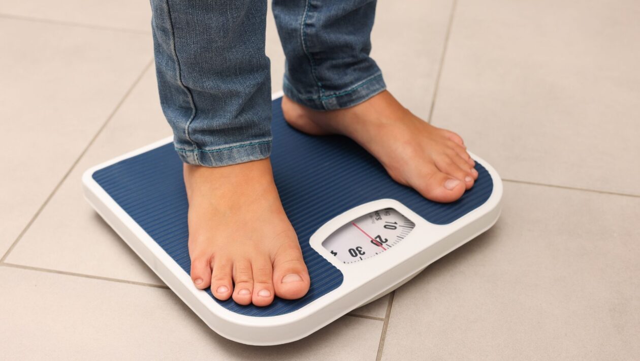 IMC ajuda a avaliar a relação entre peso e altura. (Foto: Africa Images via Canva)