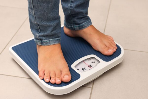 IMC ajuda a avaliar a relação entre peso e altura. (Foto: Africa Images via Canva)