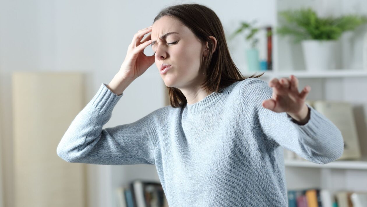 Reconhecer os sinais da síncope vasovagal evita quedas e traumas. (Foto: Getty Images via Canva)