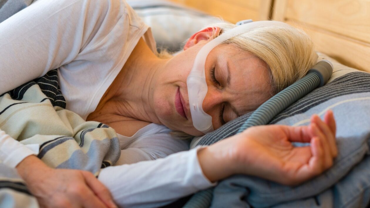 Estudo testa pílula que pode reduzir apneia do sono. (Foto: Getty Images via Canva)