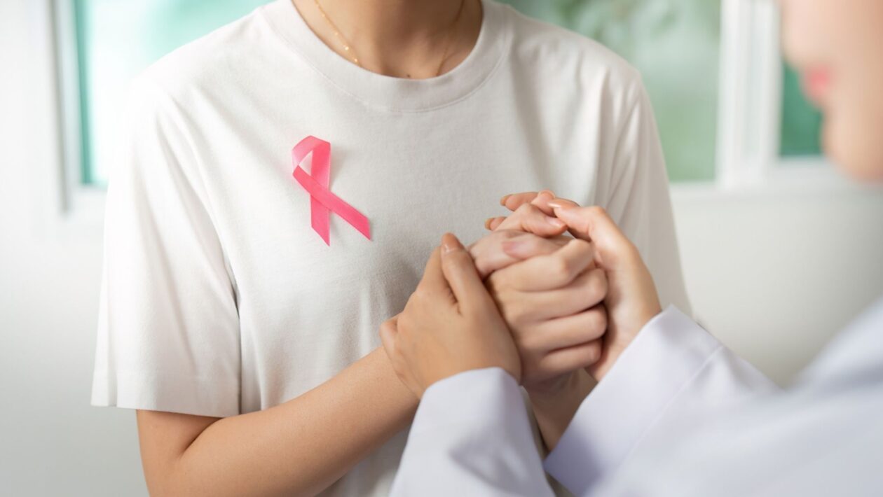 Mortalidade por câncer de mama cresce em países pobres. (Foto: Wichayada Suwannachun's Images via Canva)