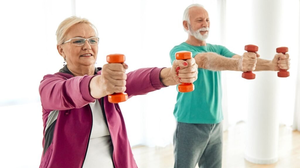 Músculos e cérebro perdem sincronia com a idade. (Foto: Milan Radulovic via Canva)