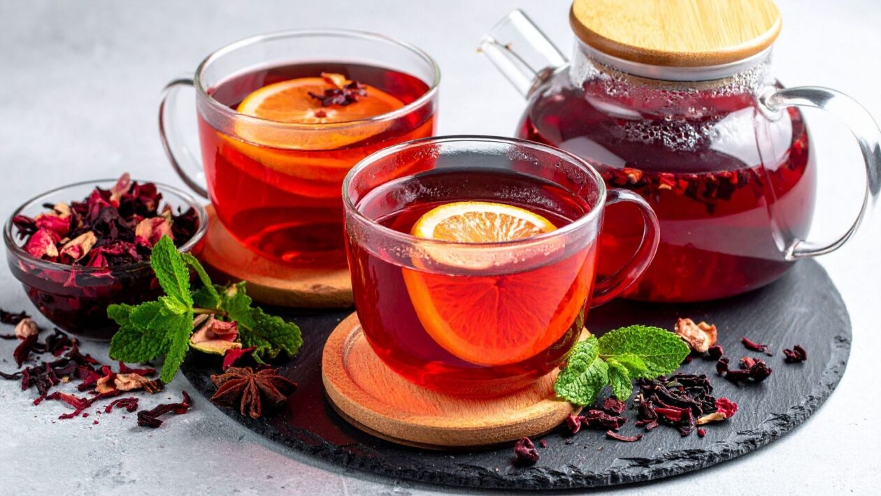 Hibisco pode contribuir para saúde do coração. (Foto: Aflo via Canva)