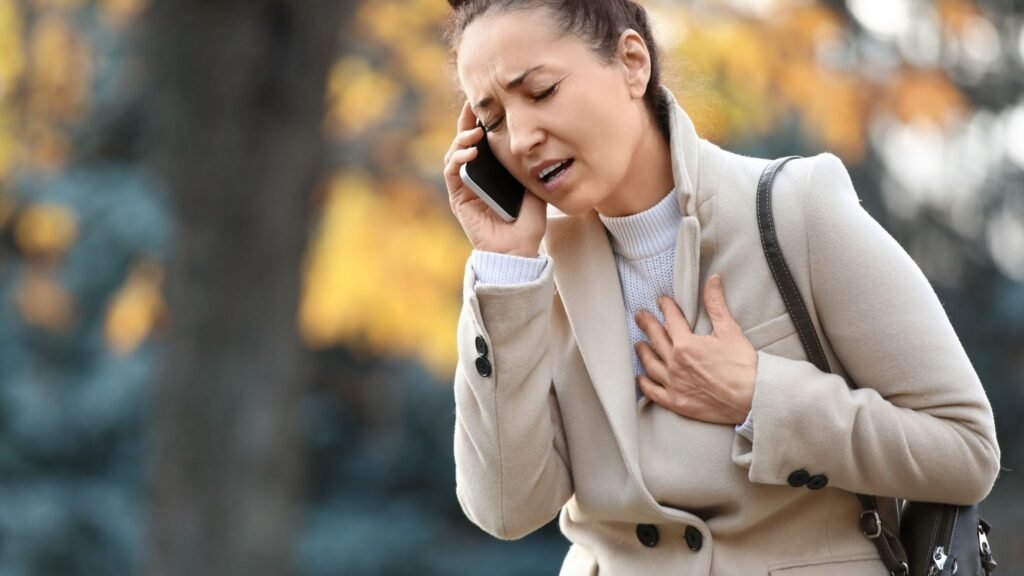 Clima frio eleva eventos cardiovasculares graves. (Foto: Pixelshot via Canva)