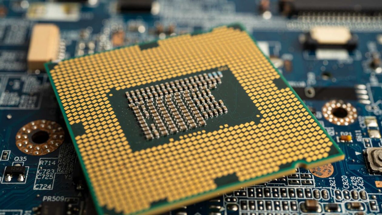 Cientistas enxergam falhas microscópicas em transistores de chips modernos (Imagem: Sasirin pamai's Images via Canva)