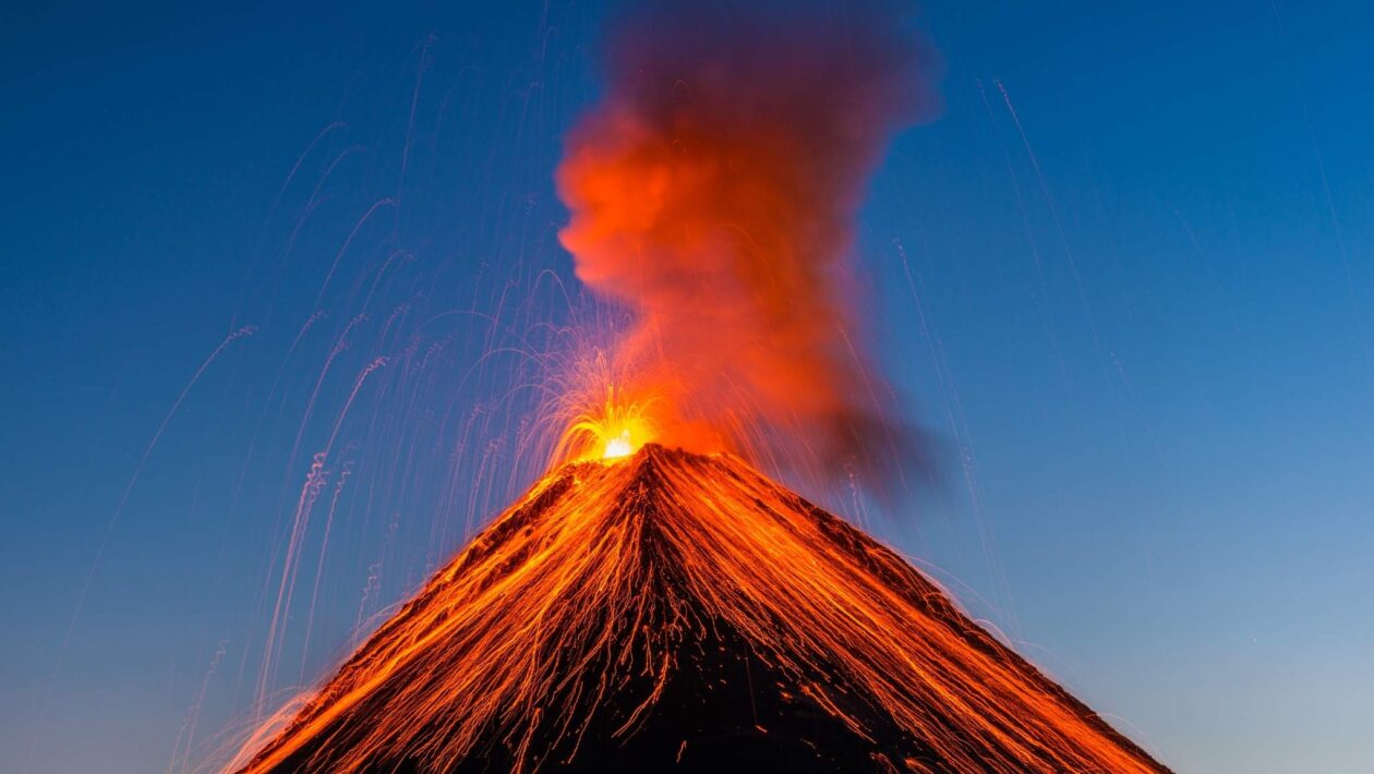 Novo método detecta sinais do magma horas antes da erupção (Imagem: Getty Images via Canva)