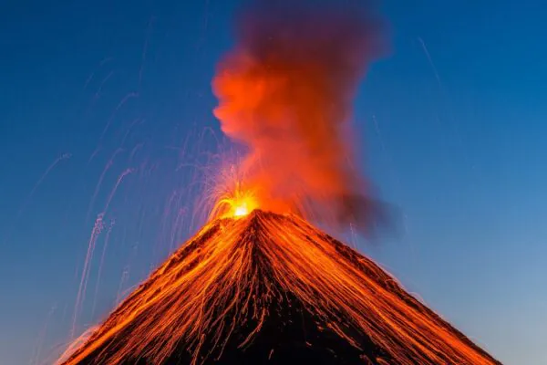 Novo método detecta sinais do magma horas antes da erupção (Imagem: Getty Images via Canva)