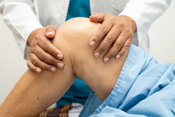 Estudo mostra que soluções simples podem aliviar a dor. ( Foto: Pamai's Images via Canva)