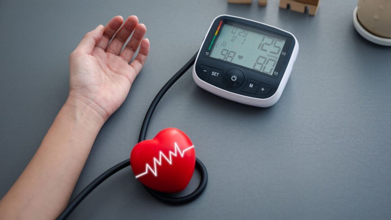 Exercícios ajudam a manter a frequência cardíaca normal. (Foto: Getty Images via Canva)