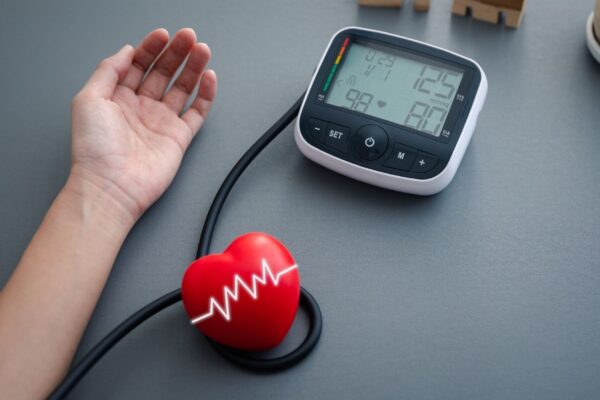 Exercícios ajudam a manter a frequência cardíaca normal. (Foto: Getty Images via Canva)