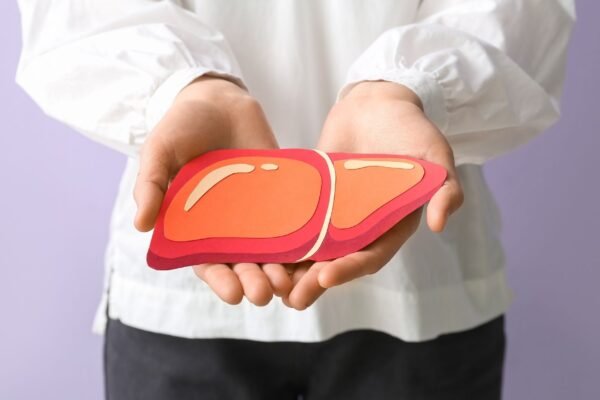 Novo alvo pode frear gordura no fígado. (Foto: Pixelshot via Canva)