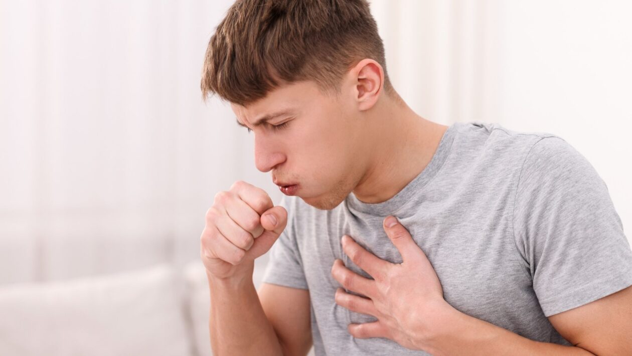 Cansaço, febre e tosse marcam a gripe vampirinha. (Foto: Africa Images via Canva)