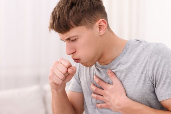 Cansaço, febre e tosse marcam a gripe vampirinha. (Foto: Africa Images via Canva)