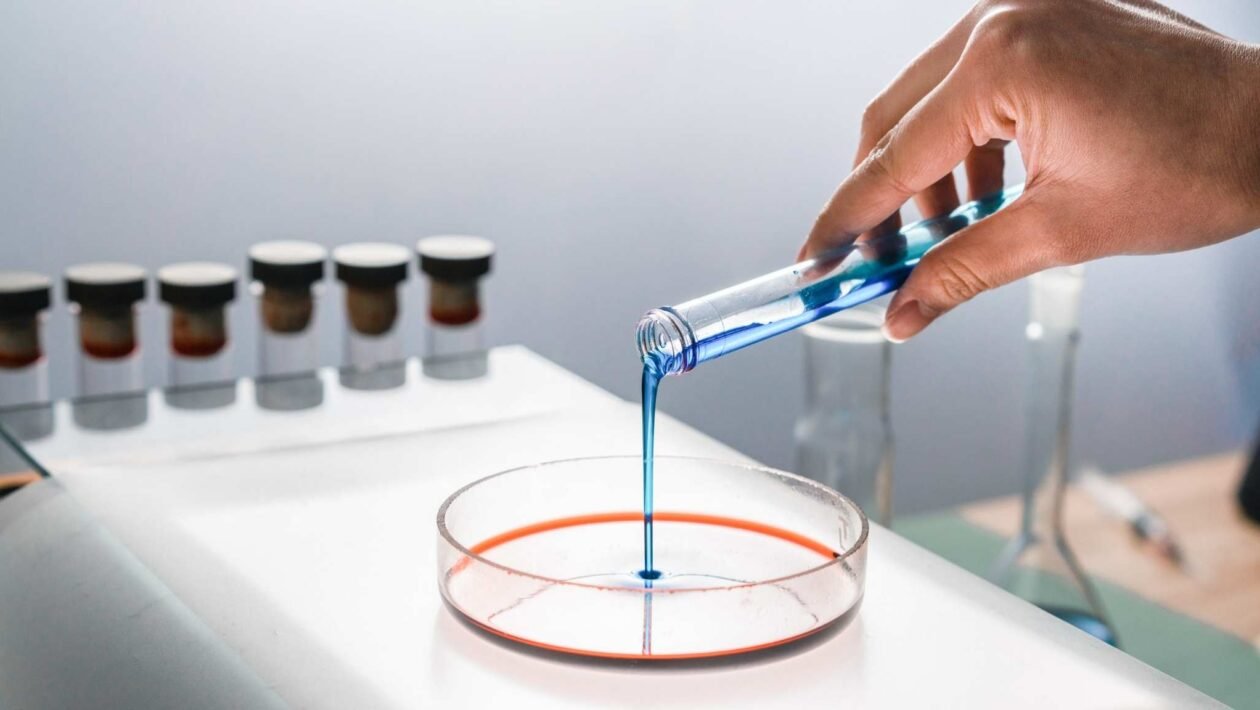 Líquidos podem se romper como sólidos sob tensão extrema, revela estudo (Imagem: Alemedia.id)