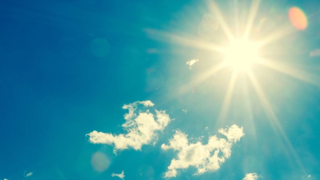 Verão pode ter leve vantagem cognitiva, aponta estudo. (Foto: Getty Images via Canva)