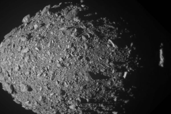 Colisão da DART mostrou que asteroides podem ter rota alterada (Imagem: NASA/Johns Hopkins APL)
