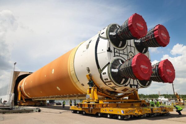 Novo estágio pode tornar viagens da Artemis mais eficientes (Imagem: NASA/Evan Deroche)