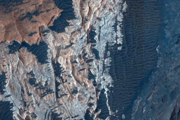 Novo mineral em Marte pode revelar pistas do passado do planeta. (Imagem: NASA/JPL-Caltech/Universidade do Arizona)