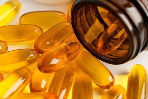 Óleo de peixe reduz risco cardiovascular em hemodiálise. (Foto: Pamai's Images via Canva)