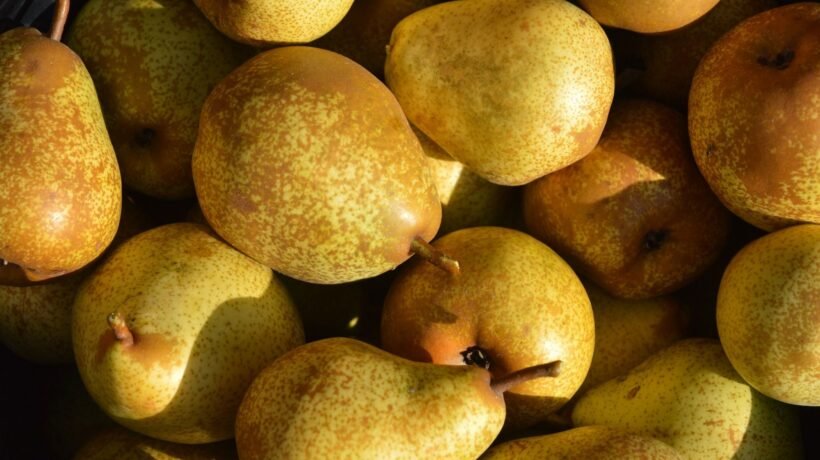 Pera é rica em polifenóis com ação antioxidante. (Foto: Pixabay via Gemini)