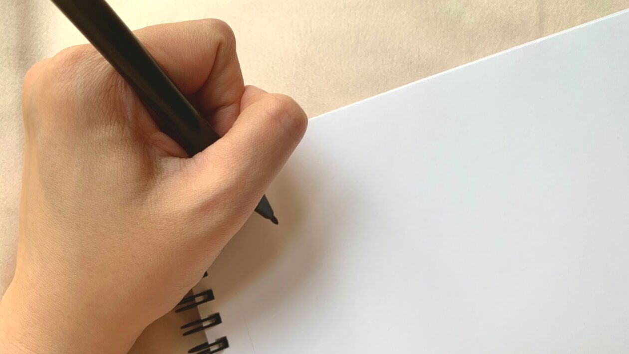 Vantagem dos canhotos pode ser psicológica. (Foto: Paperbourbon via Canva)