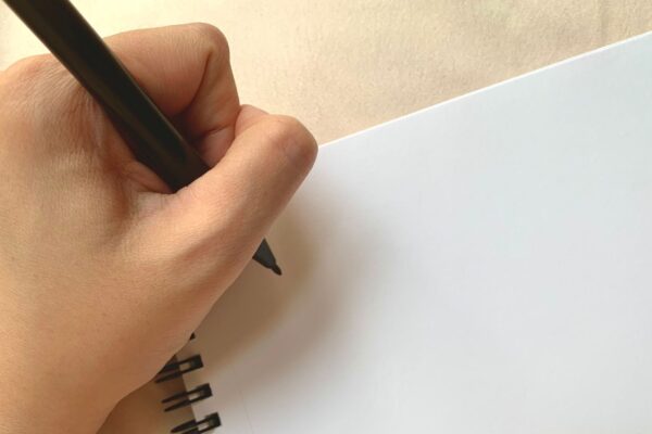 Vantagem dos canhotos pode ser psicológica. (Foto: Paperbourbon via Canva)