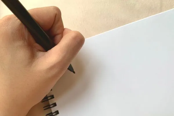 Vantagem dos canhotos pode ser psicológica. (Foto: Paperbourbon via Canva)
