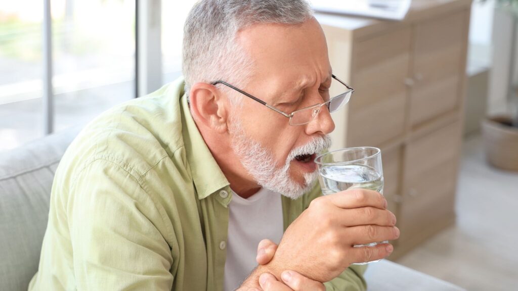 Parkinson afeta movimentos e pode ser tratado com L-DOPA. (Foto: Pixelshot via Canva)