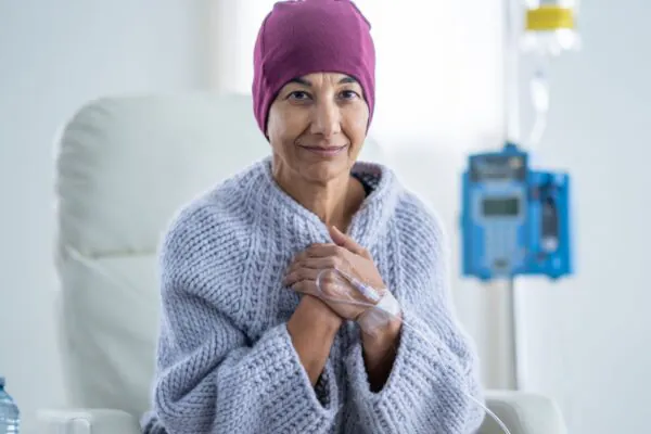 Prevenção do câncer começa com mudanças no estilo de vida. (Foto: Getty Images via Canva)